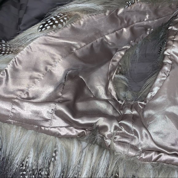 Bebe Faux Fur Feather Crop Vest Sz S - Picture 7 of 8